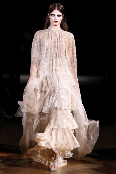 Look 11